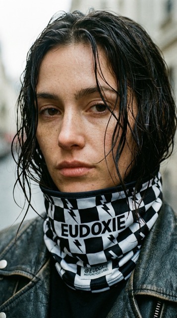 eudoxie-flash-tour-de-cou-moto-damier-noir-clair image 2
