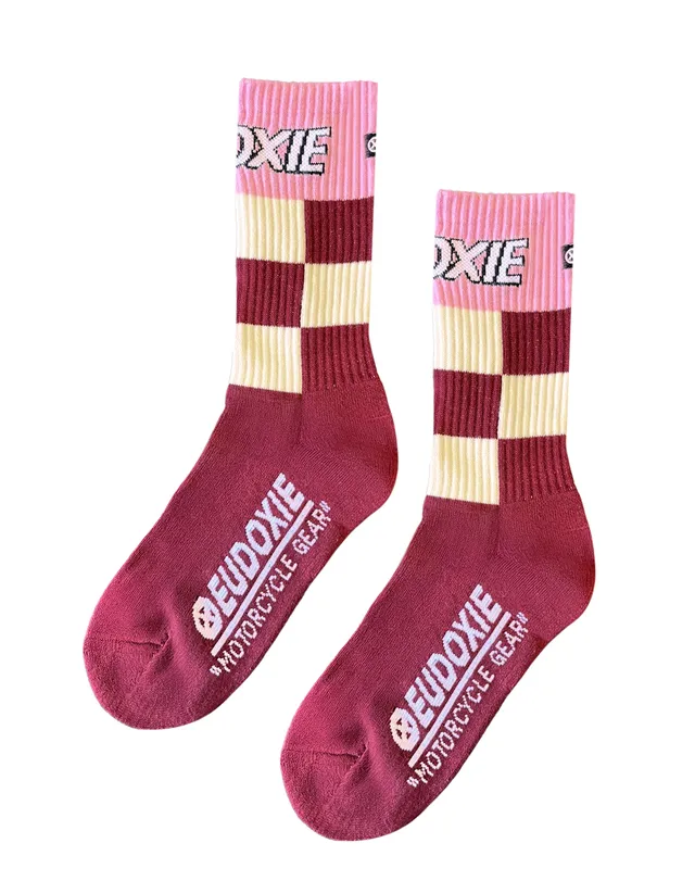 eudoxie-alix-chaussettes-skate-bordeaux-damier image 1
